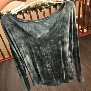 American Eagle V-Neck Size: M